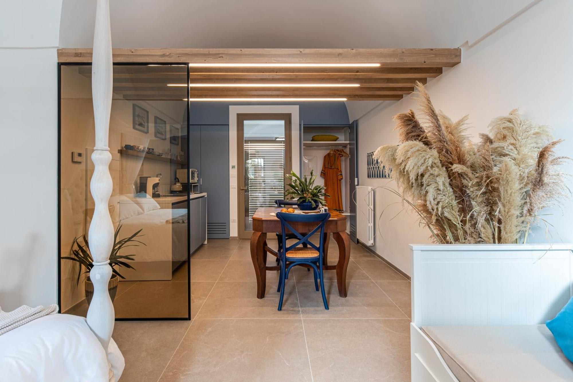 Апартаменты Loft Regina Minor Монополи Экстерьер фото