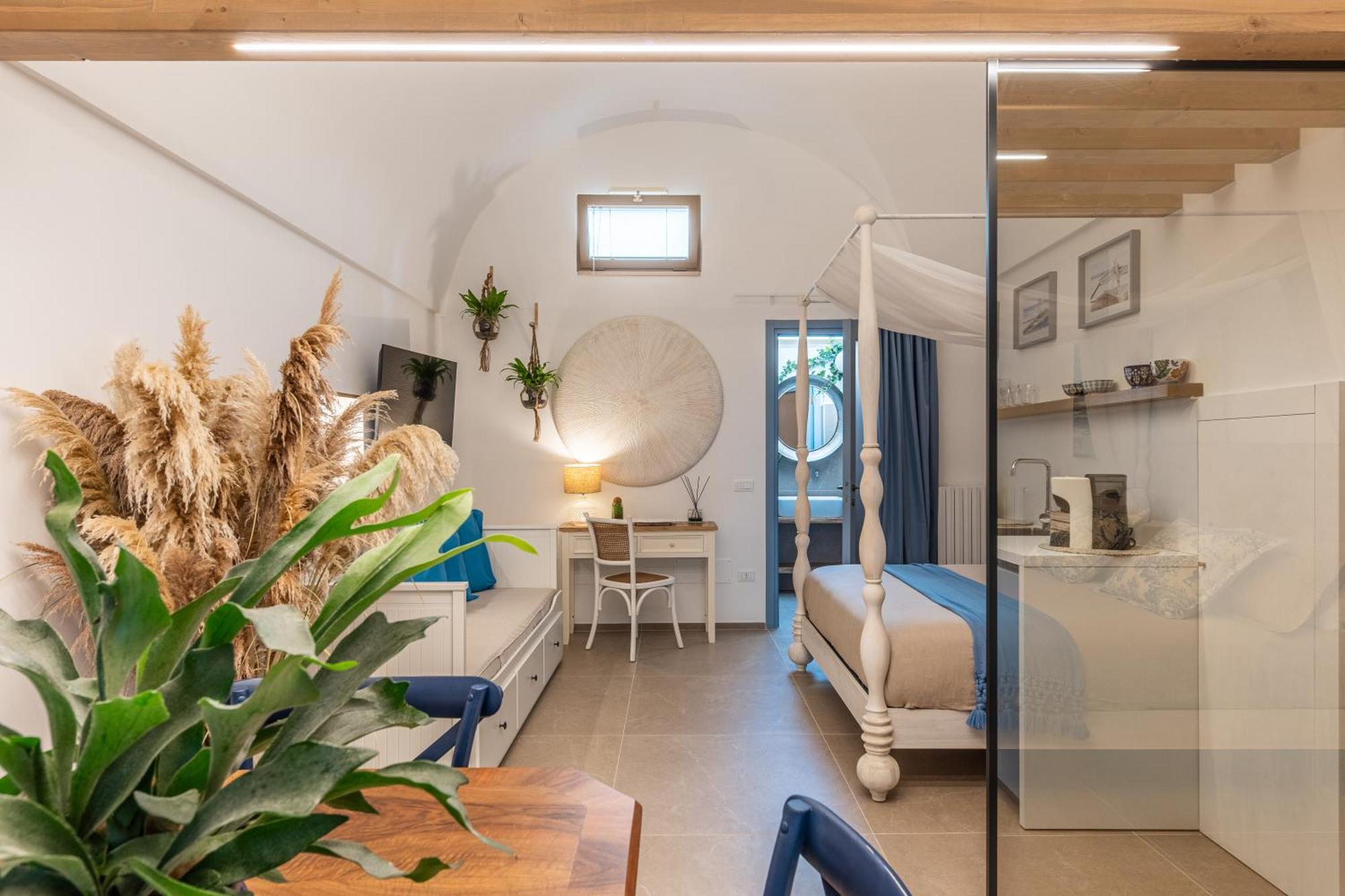 Апартаменты Loft Regina Minor Монополи Экстерьер фото